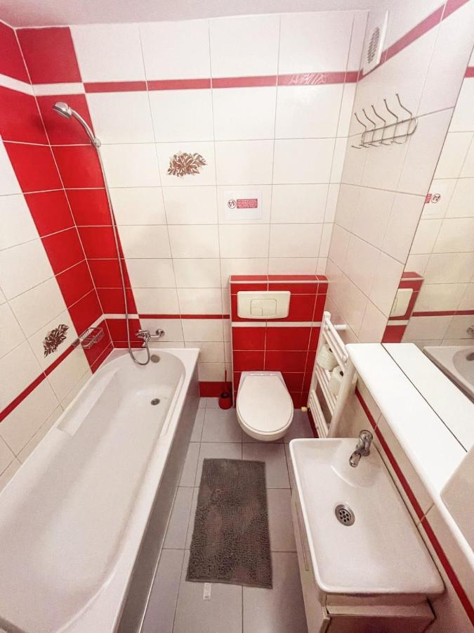 Buzz Apartment Cluj-Napoca Buitenkant foto